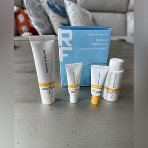 NIB Rodan + Fields Travel on the Go Reverse Regime 4 piece set